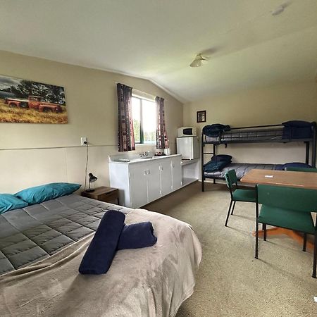 Kiwi Park Motels Мерчисон Экстерьер фото