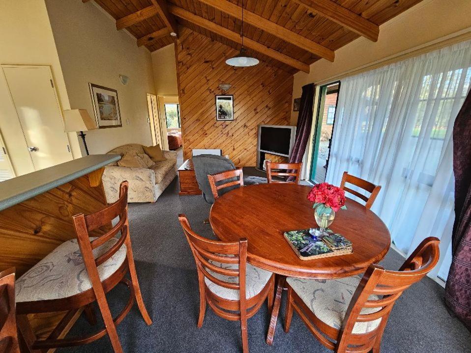 Kiwi Park Motels Мерчисон Экстерьер фото