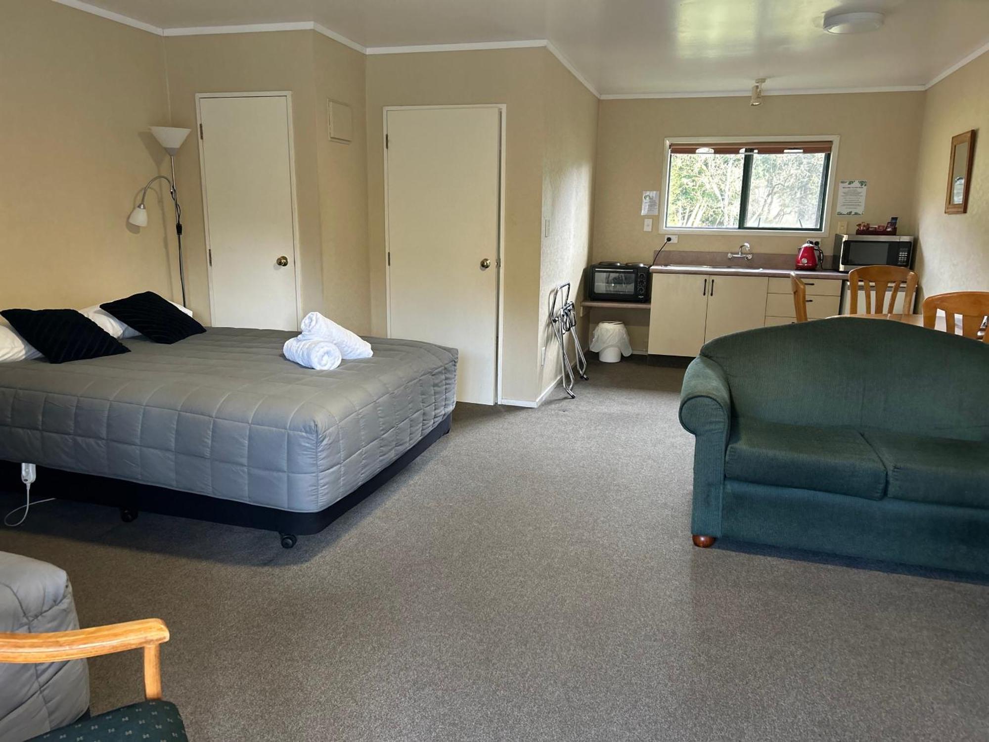 Kiwi Park Motels Мерчисон Экстерьер фото